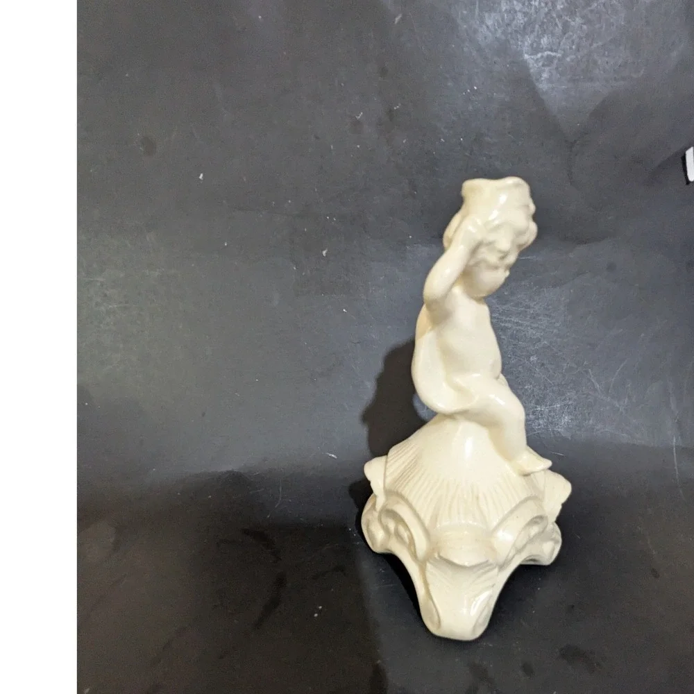 Vintage‎ Ceramic Cherub Bud Vase Off White Putti Angel Figurine 6 Inch